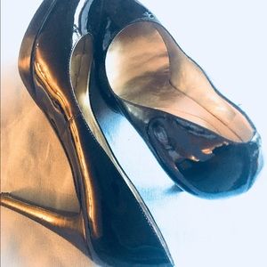 GUESS BLACK PATENT LEATHER PUMP 9.5